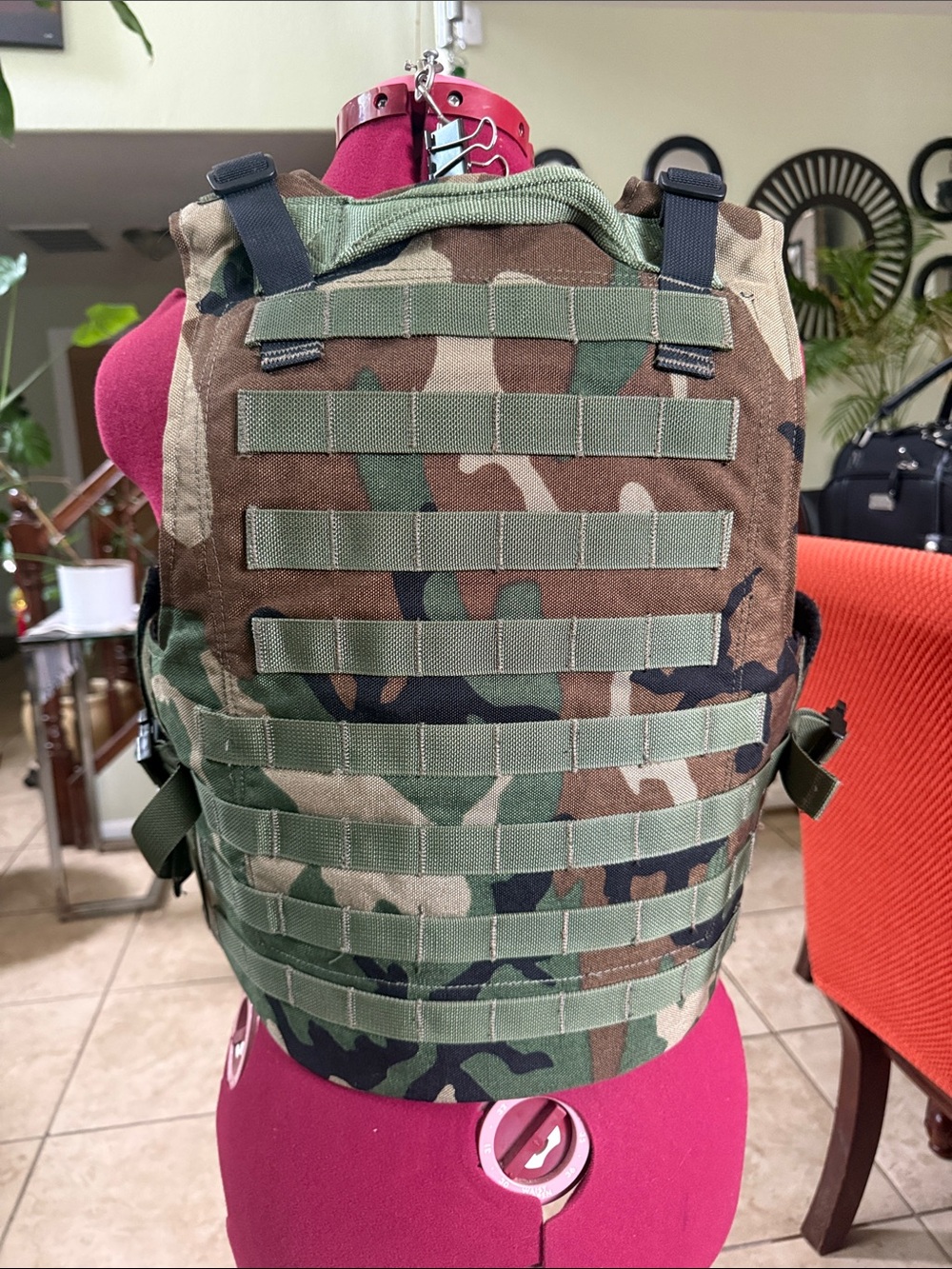 Tactical vest , classic M81 Woodland camouflage pattern. In excellent condition - Picture 4 of 13